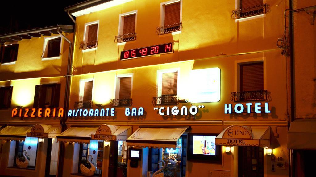 Hotel Ristorante Cigno - Camere And Aparthotel Latisana Bagian luar foto