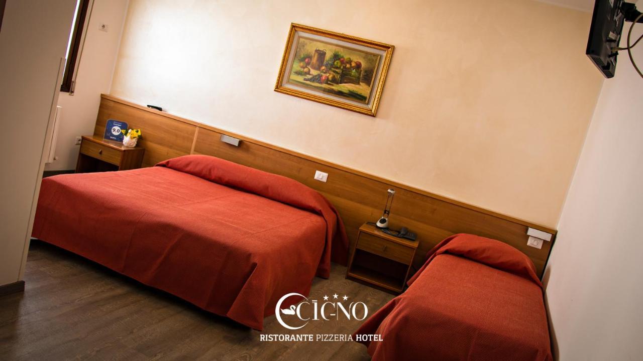 Hotel Ristorante Cigno - Camere And Aparthotel Latisana Bagian luar foto