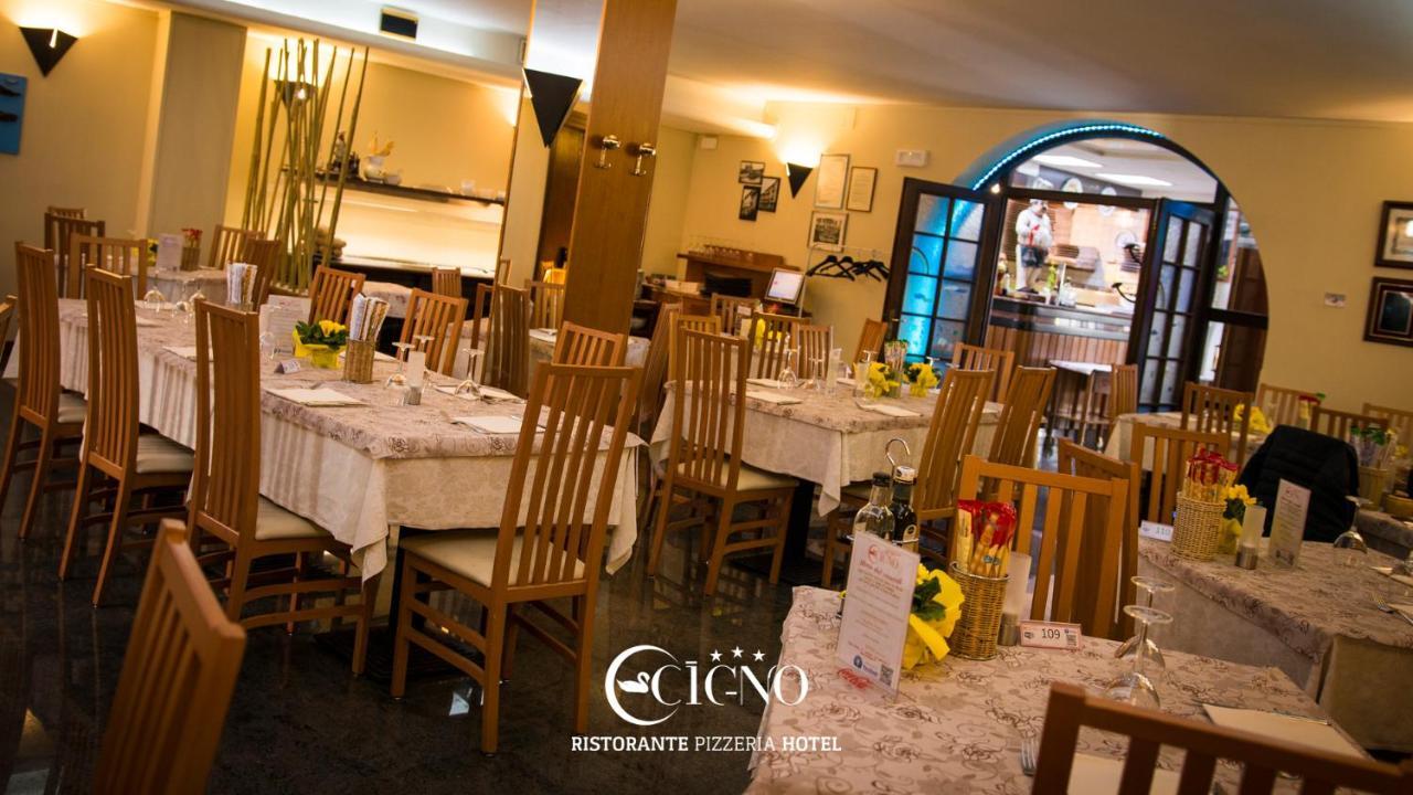 Hotel Ristorante Cigno - Camere And Aparthotel Latisana Bagian luar foto