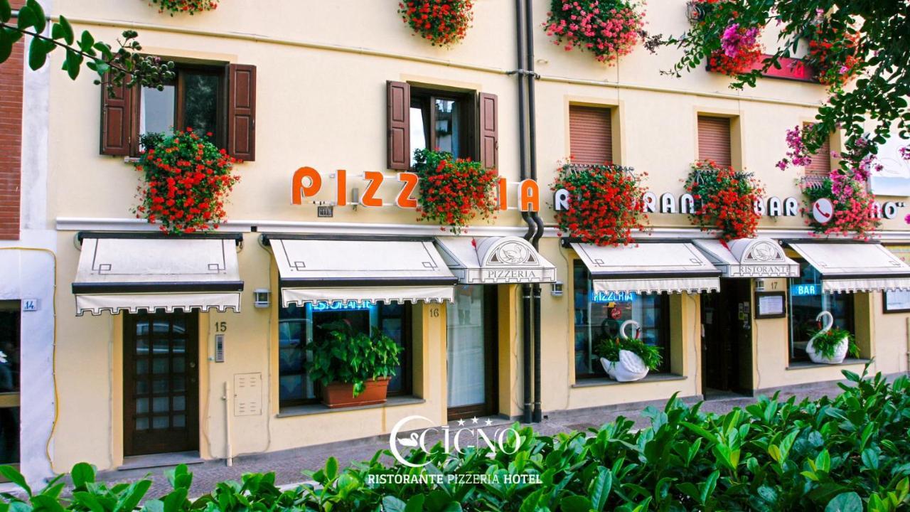 Hotel Ristorante Cigno - Camere And Aparthotel Latisana Bagian luar foto