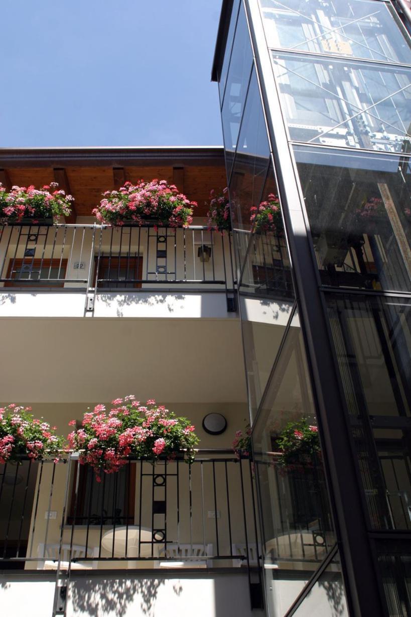 Hotel Ristorante Cigno - Camere And Aparthotel Latisana Bagian luar foto