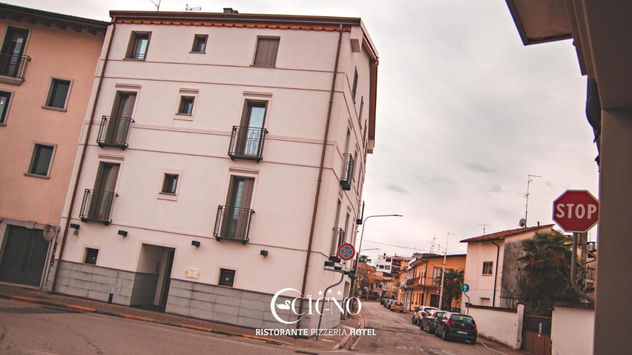 Hotel Ristorante Cigno Latisana Bagian luar foto